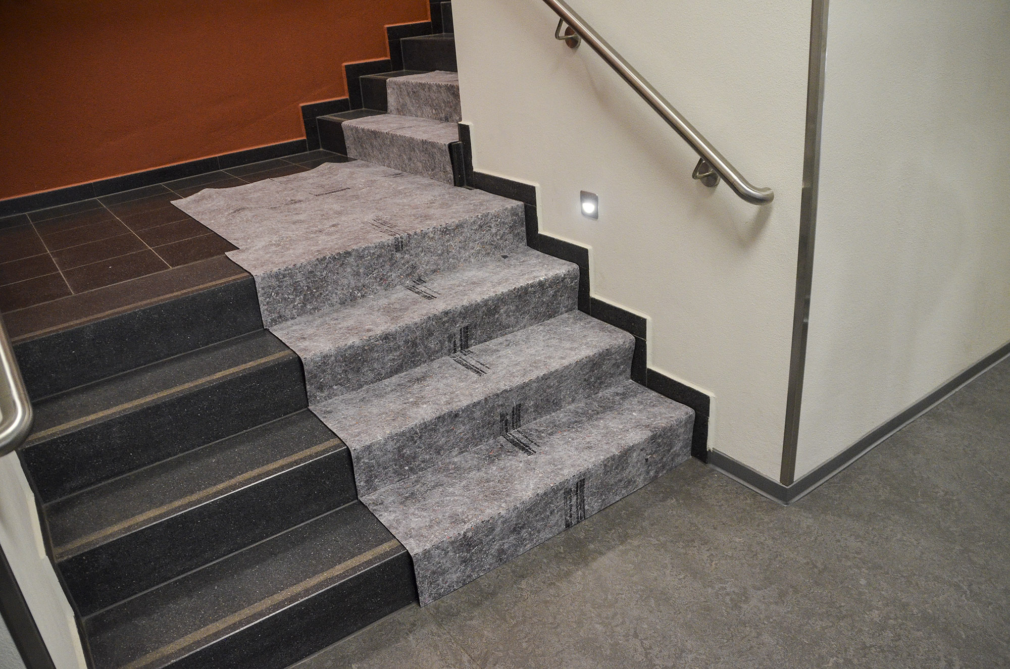 Treppenkanten Schutz-Profil atmungsaktiv 0,46 x 1 m Treppenstufen Schutz 850 g/m²