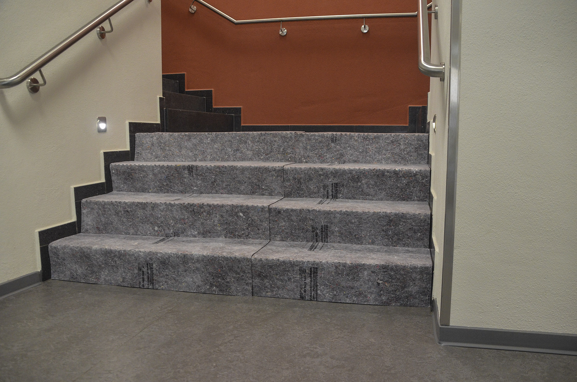 Treppenkanten Schutz-Profil atmungsaktiv 0,46 x 1 m Treppenstufen Schutz 850 g/m²